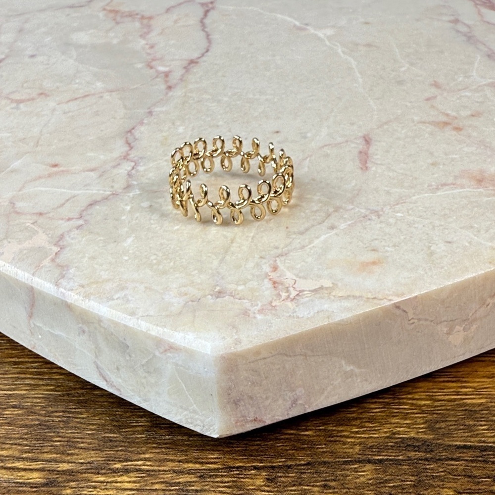 Elegant Gold-Tone Women's Ring - Size 6.5